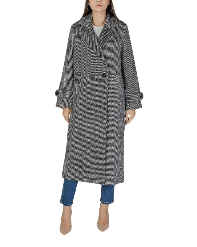 Vila Clothes V-Neck Long Sleeve Buttoned Coat with Front Pockets